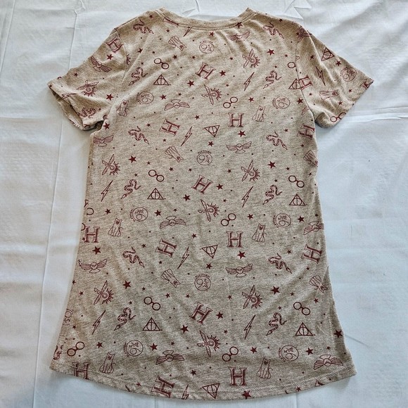 Womens Harry Potter Muggle Mom T-Shirt Gray Patterned Size XS Hogwarts 9 3/4 - Picture 4 of 4